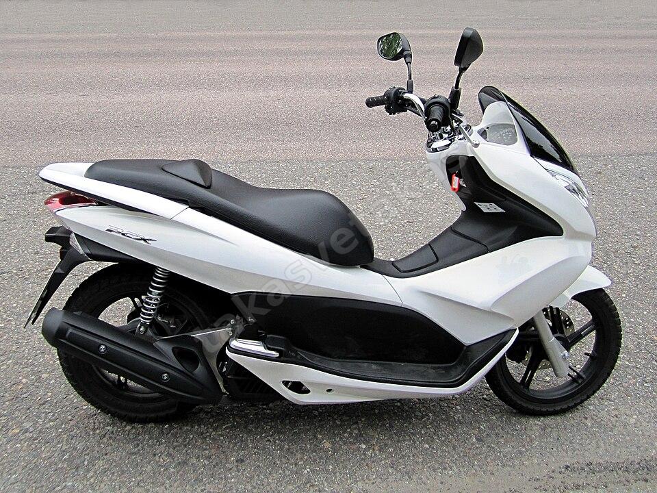 2011 Honda PCX 125 — Beyaz, Temiz Scooter