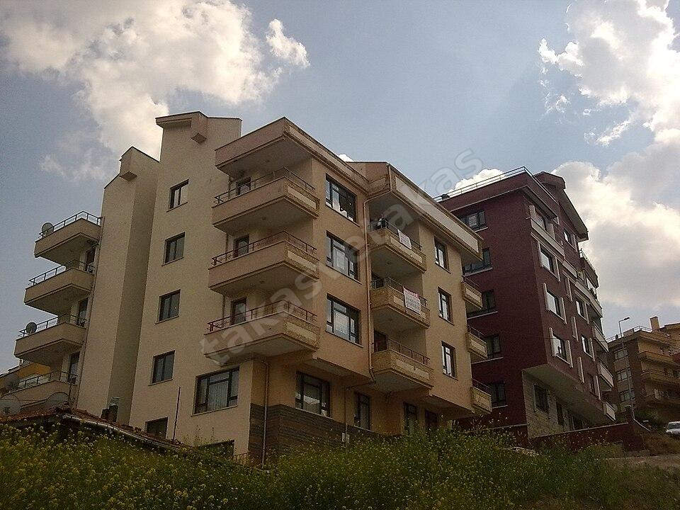 Çankaya Bağcılar'da Balkonlu Bakımlı 3+1 Ara Kat Daire