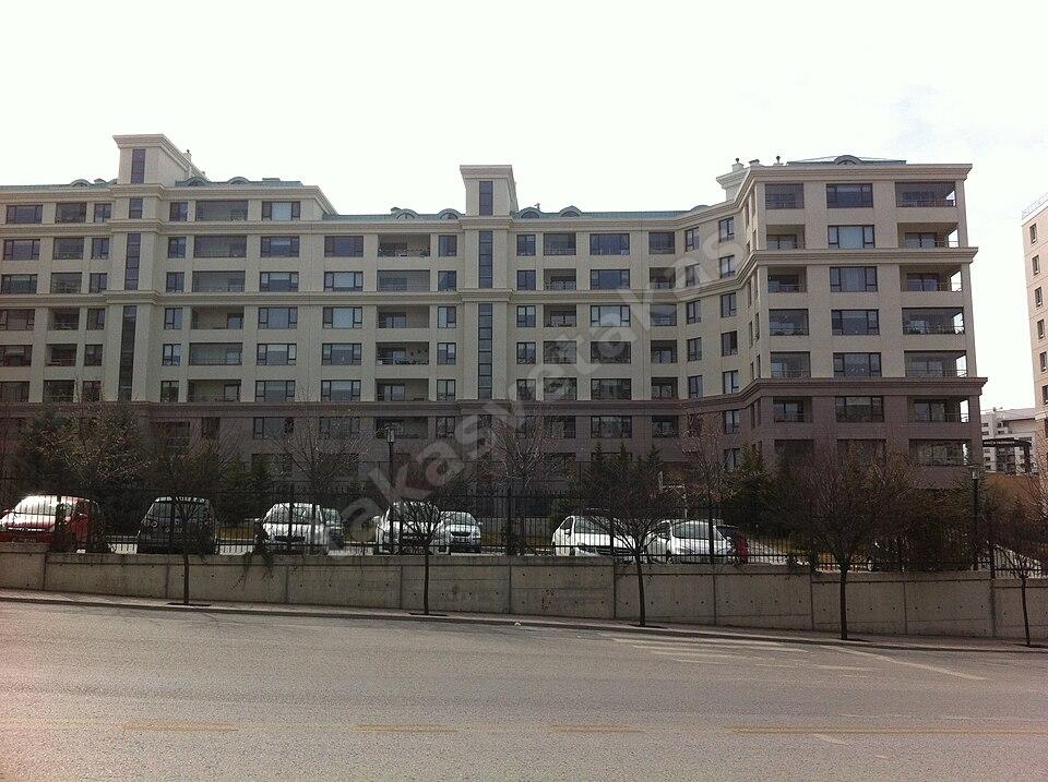 Oran'da Güvenlikli Site İçinde Geniş 4+1 Daire, Takas Olur