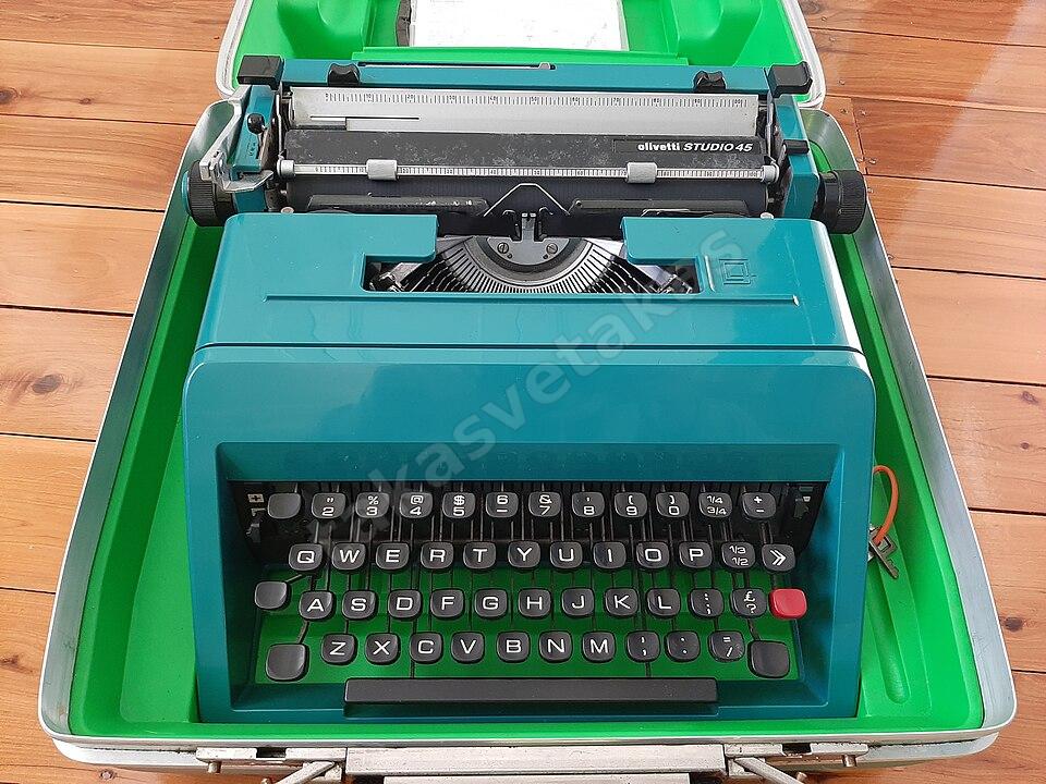 Olivetti Studio 45 daktilo, çantasıyla, çalışır